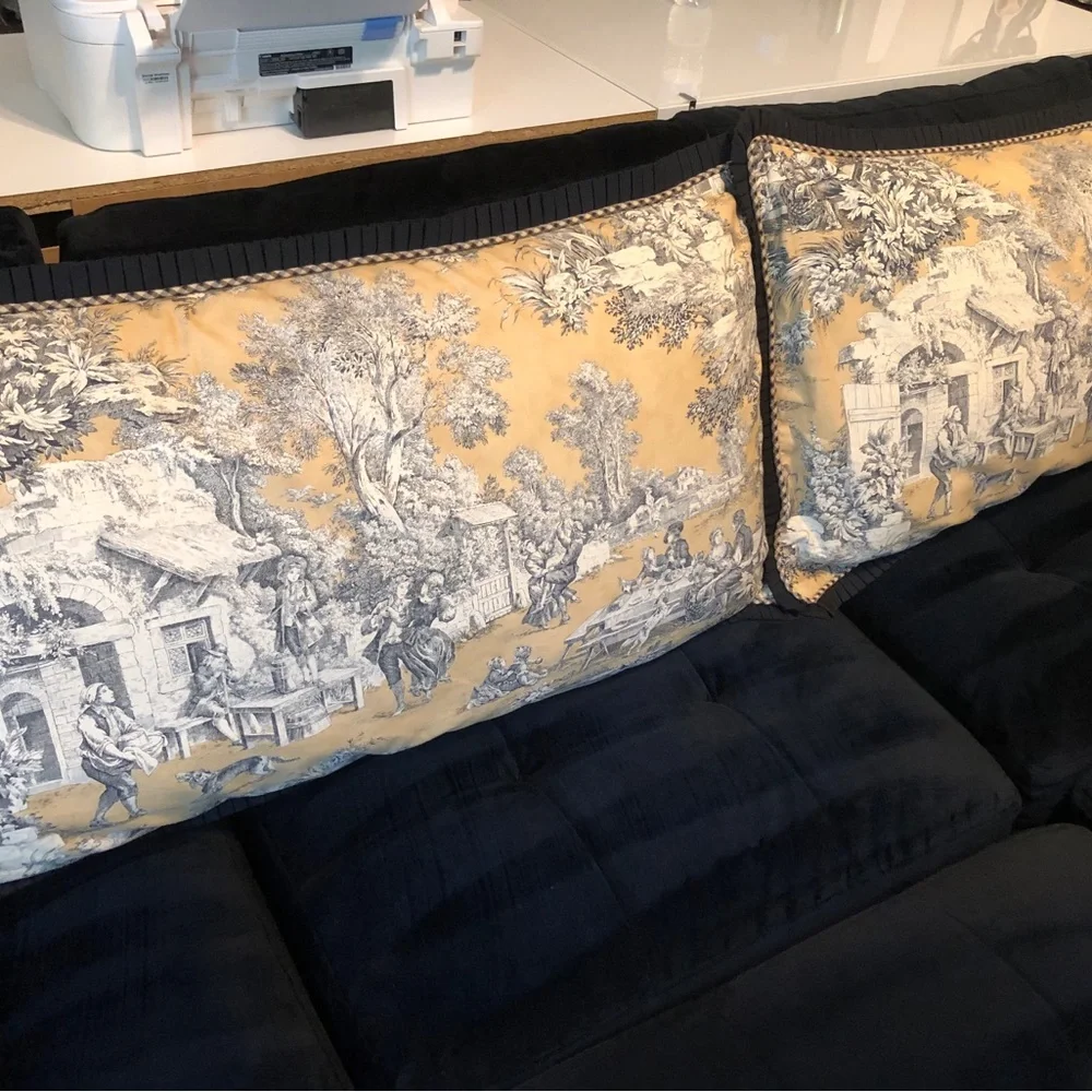 Vintage Custom- Made Toile Decorative Throw Pillows – Set of 2